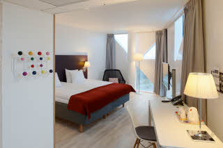 Copyright: : Ake Lindman, Alstensgatan 37, 167 65 Bromma +46 8 34 35 80 info@lindmanphotography.com, Lank till fotografierna: ftp://lindman:ekonose8943@lindmanphotography.com Scandic Victoria Tower, room, superior